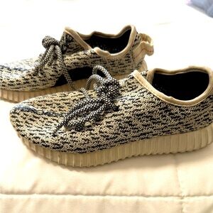 Adidas YEEZYS -navy and Cream Patterned Sneakers sz. 5.5